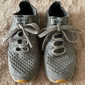 Women’s size 7 No Bull